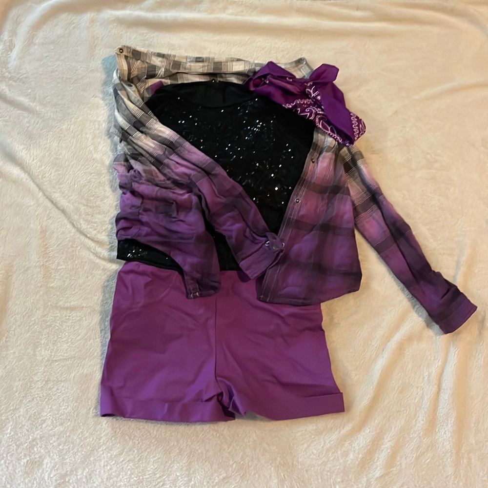 Around a XS to S hip hop dance costume!
